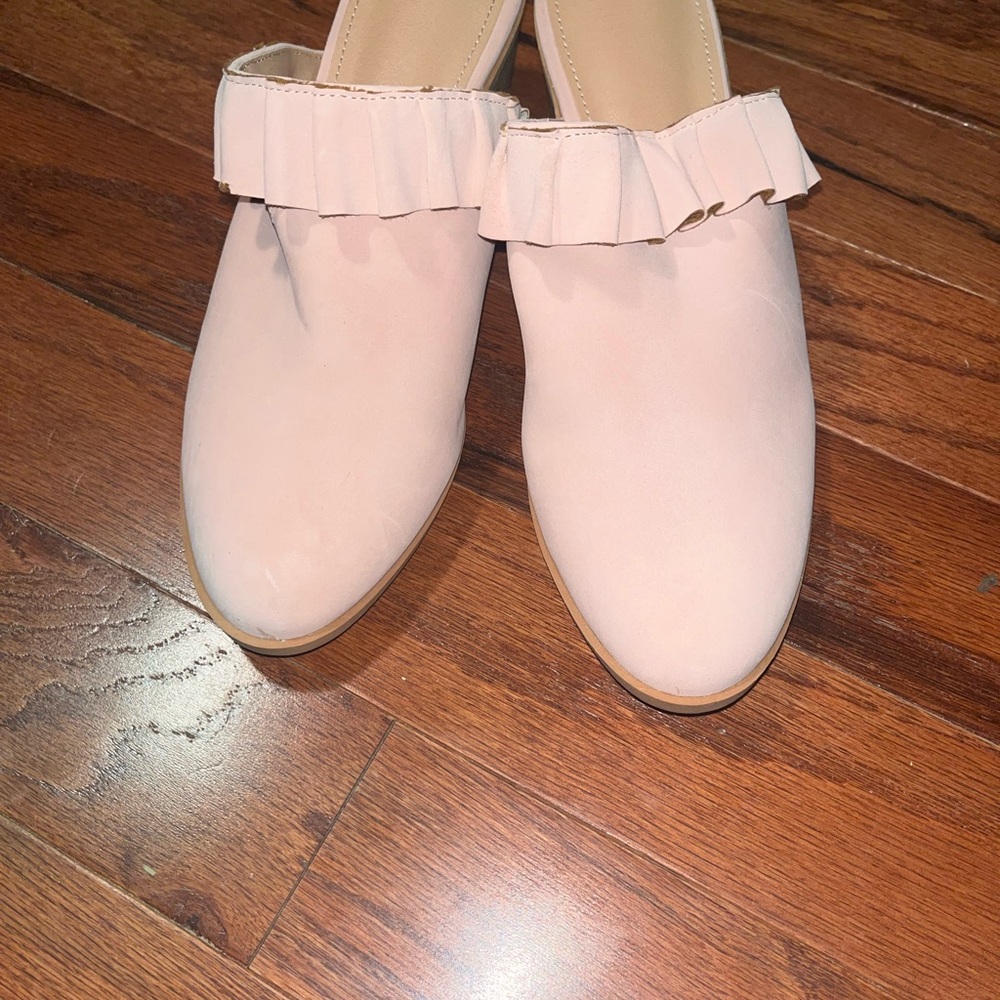 Chic Blush Ruffle‎ Slip-On Mules - Picture 2 of 7